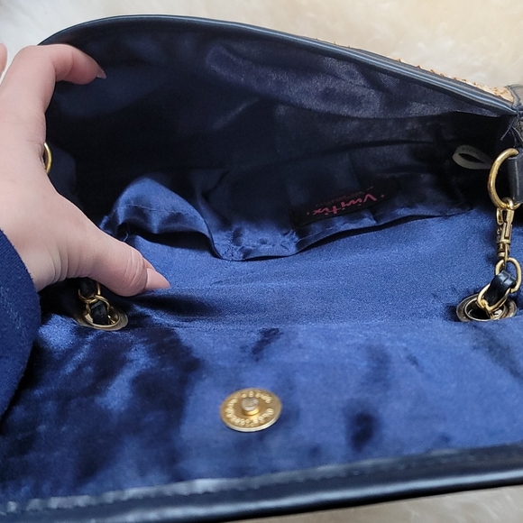 Free w/ purchase Hello Kitty clutch w strap - Picture 5 of 6